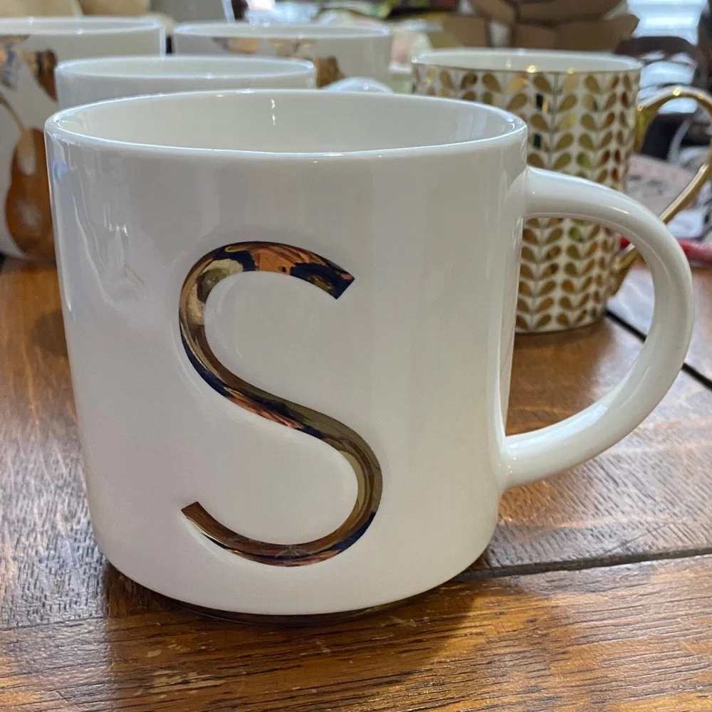 Williams Sonoma “S” Mug in Gold on White Porcelain. Unused Condition. Large Mug